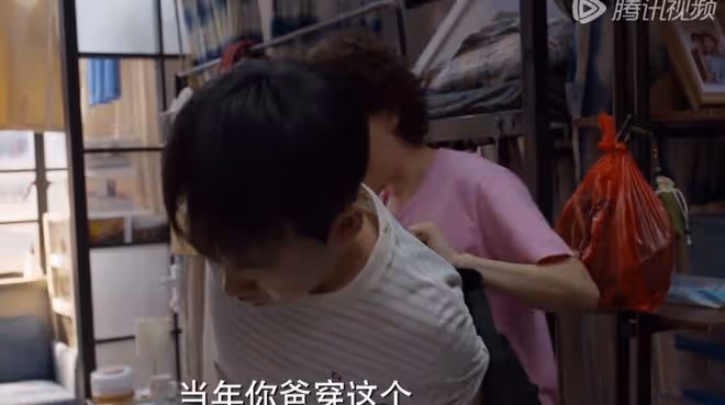 平凡之路：2個家庭2頓晚餐勾畫階層差異，你吃的飯就是你的階層