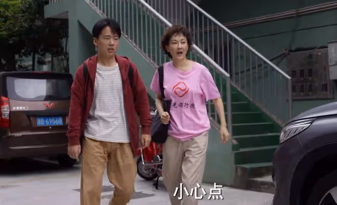 平凡之路：2個家庭2頓晚餐勾畫階層差異，你吃的飯就是你的階層