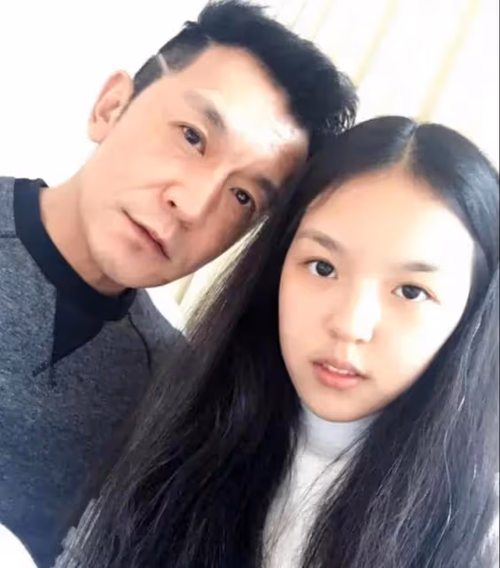 哈文:分享女兒三年修完大學四年課程喜訊,選用照片卻為女兒招黑
