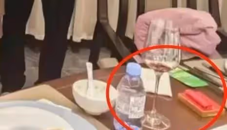 那英:私密聚會曝光,臉色發紅喝著紅酒抽中華,被誇很有人格魅力