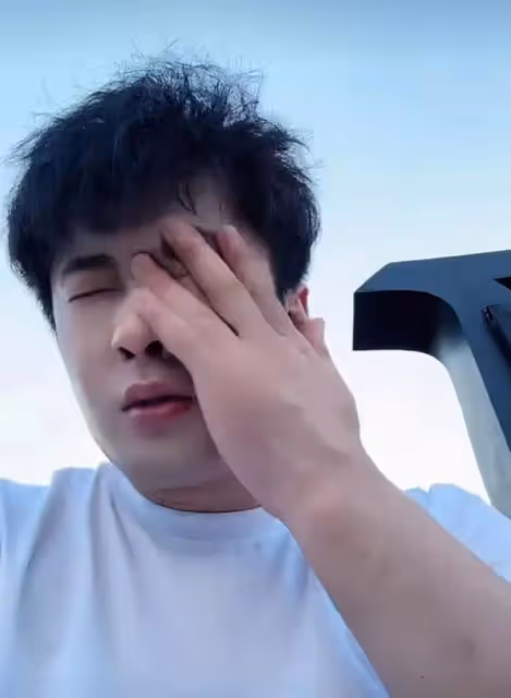 辛巴泰國發視頻向全國的網友道歉，不該讓鐵粉早早充值，現在沒貨