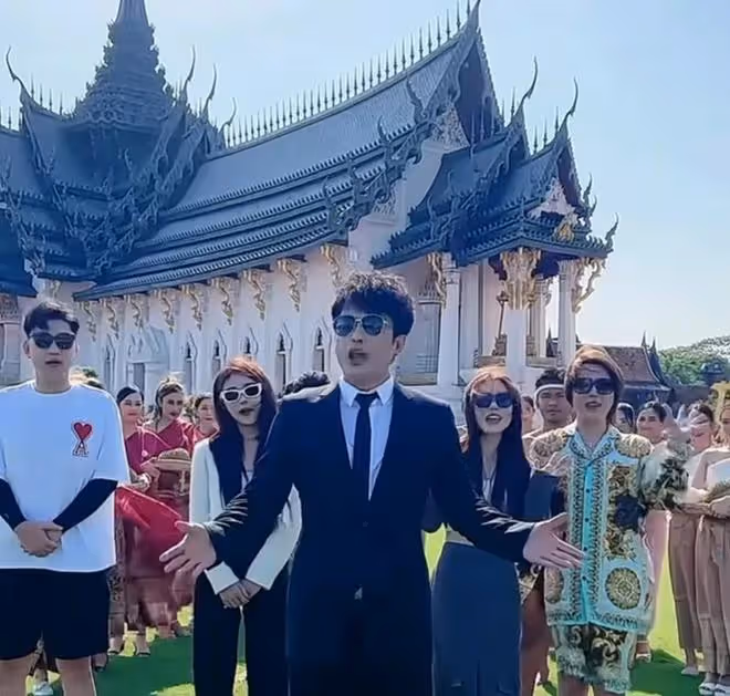 辛巴泰國發視頻向全國的網友道歉，不該讓鐵粉早早充值，現在沒貨