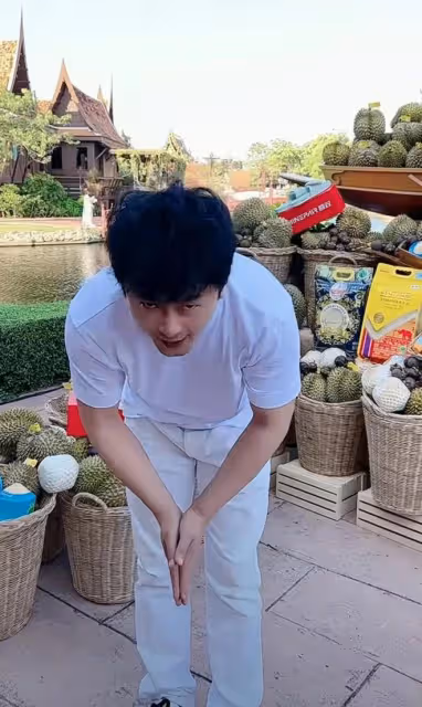 辛巴泰國發視頻向全國的網友道歉，不該讓鐵粉早早充值，現在沒貨