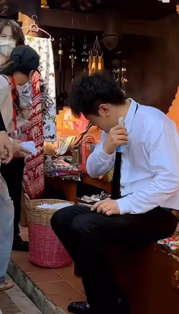 辛巴泰國發視頻向全國的網友道歉，不該讓鐵粉早早充值，現在沒貨