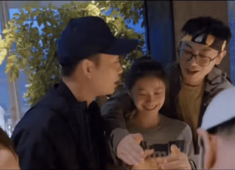朱亞文被曝不守男德屢次跟異性發生親密動作,寵妻人設要崩塌了
