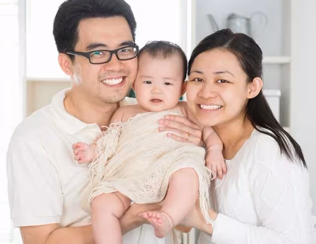 我坐月子，母親說摔傷腿不能來，出月子後去娘家，見到母親我愣住！