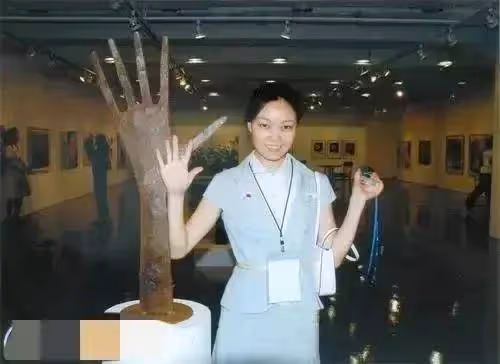 31歲女博士「從13樓一躍而下」結束生命!父母含淚曝出內因:燈一關「女婿就原形畢露」