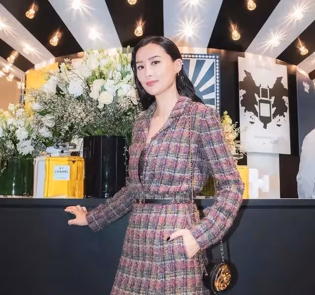 TVB前當家花旦定居美國，罕有曬與法籍老公合照，引網友大讚