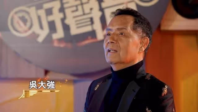 突發!TVB力捧小生71歲爸爸活動現場暈倒後腦著地,救護車送院