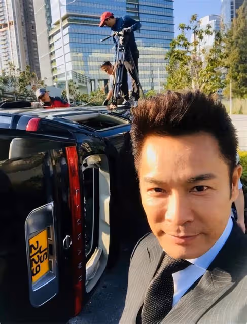 認不出!TVB知名視帝拍片曬近況,臉上僵硬像公仔被質疑醫美過度