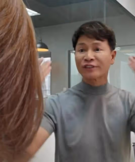 認不出！TVB知名視帝拍片曬近況，臉上僵硬像公仔被質疑醫美過度