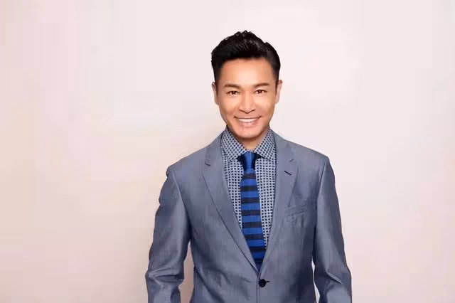 認不出！TVB知名視帝拍片曬近況，臉上僵硬像公仔被質疑醫美過度
