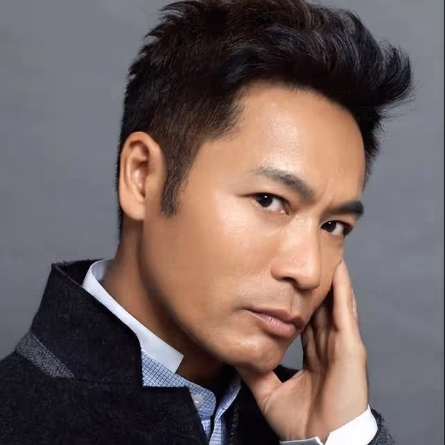 認不出！TVB知名視帝拍片曬近況，臉上僵硬像公仔被質疑醫美過度