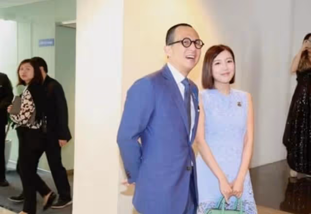 與李澤楷情不再?前港姐曬一身平民打扮,從千億女友做回鄰家女孩