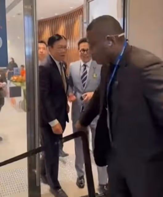 與李澤楷情不再?前港姐曬一身平民打扮,從千億女友做回鄰家女孩