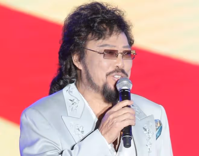 費玉清71歲哥哥烤肉店被偶遇!息影5年身材消瘦,曾是綜藝天王
