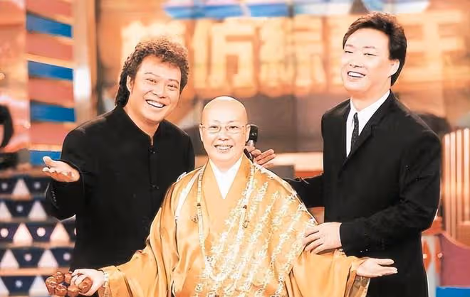 費玉清71歲哥哥烤肉店被偶遇!息影5年身材消瘦,曾是綜藝天王