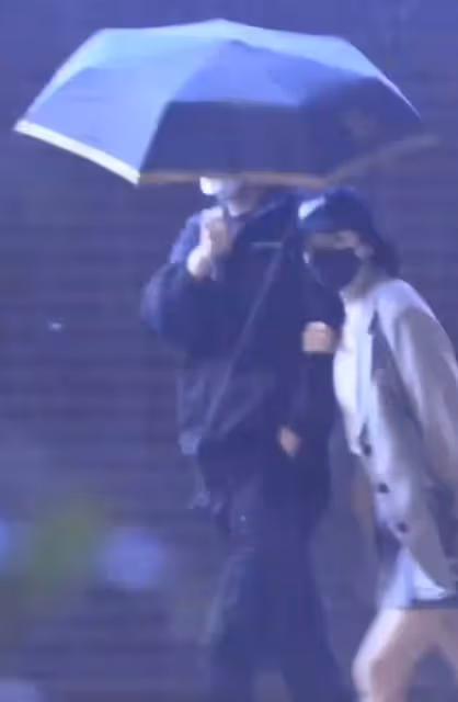 求婚成功?魏大勛戴訂婚戒指與秦嵐出行,男方一行為遭網友炮轟
