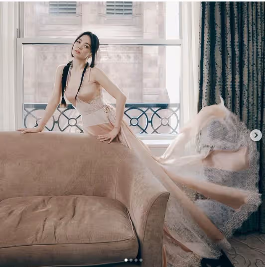 Met Gala 宋慧喬素顏穿上洋裝,宛如少女一般動人!