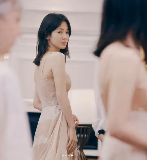 Met Gala 宋慧喬素顏穿上洋裝,宛如少女一般動人!