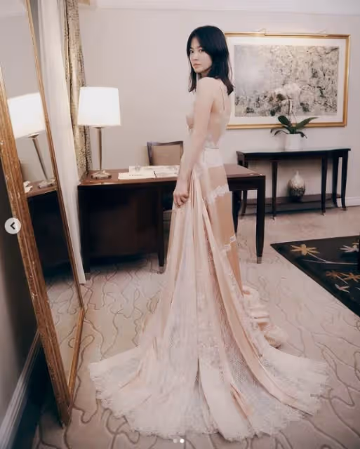 Met Gala 宋慧喬素顏穿上洋裝,宛如少女一般動人!