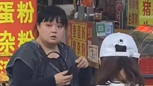 香港女星浙江吃路邊攤！體重270斤引擔憂，39歲仍單身上海3棟豪宅