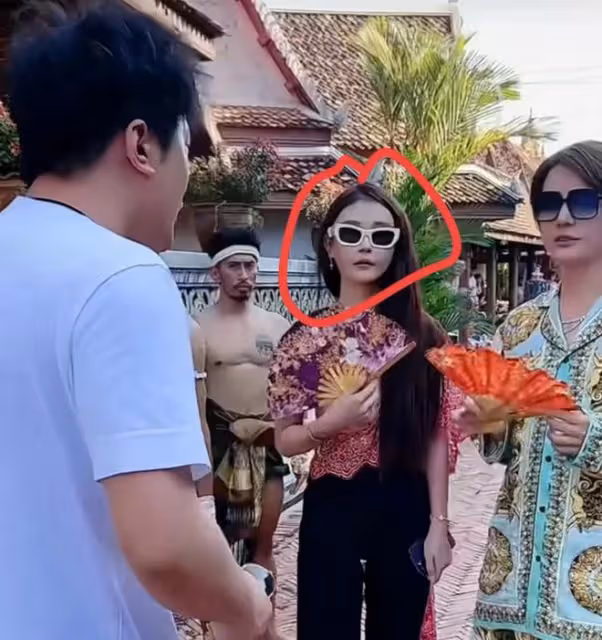網紅貓妹妹:泰國被師父辛巴批評哭了,你不應該和前總理兒子約會