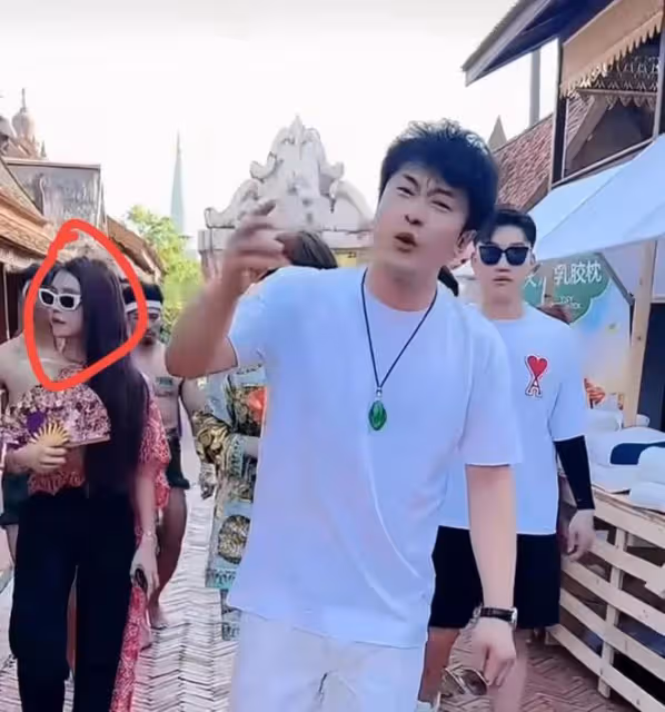 網紅貓妹妹:泰國被師父辛巴批評哭了,你不應該和前總理兒子約會