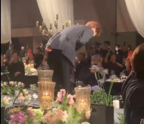 李多海身披婚紗腰顯粗疑懷有身孕,新郎翩翩起舞場
