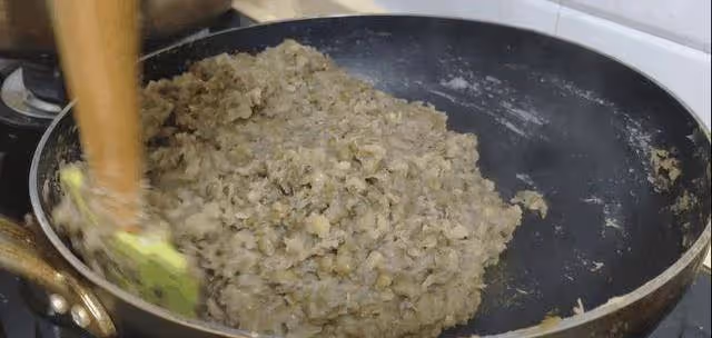 不用開酥不用烤箱，電餅鐺就能做的軟皮綠豆餅，軟糯清甜餡料十足~