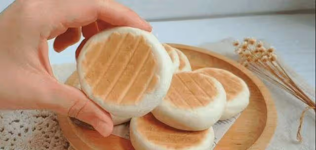 不用開酥不用烤箱,電餅鐺就能做的軟皮綠豆餅,軟糯清甜餡料十足~