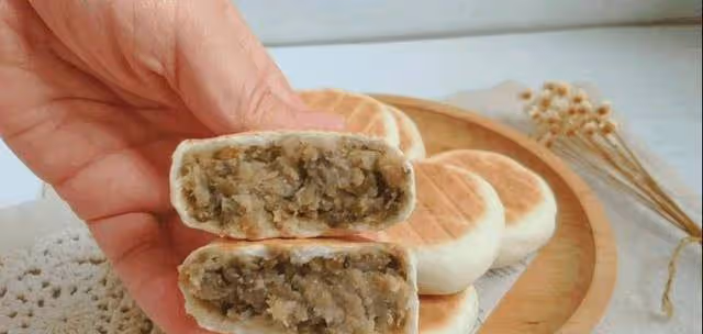 不用開酥不用烤箱,電餅鐺就能做的軟皮綠豆餅,軟糯清甜餡料十足~