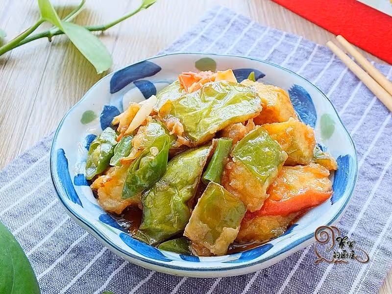 茄子蒸的炒的吃膩了,試試這方法吧,香軟有滋味,孩子天天嚷著吃~