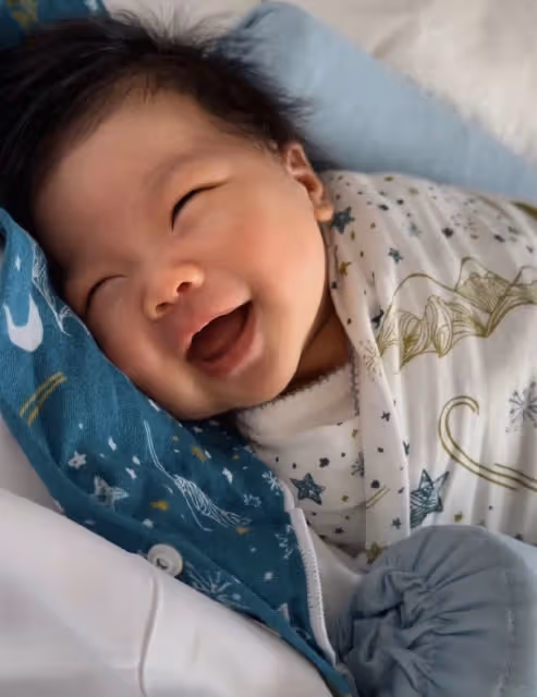 鄭愷前女友程曉玥分享生產全過程,在產房淡定分娩,摟高顏值老公慶祝