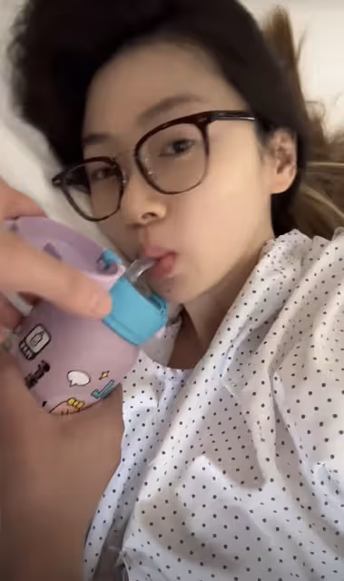 鄭愷前女友程曉玥分享生產全過程,在產房淡定分娩,摟高顏值老公慶祝