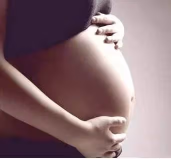 閨蜜三天兩頭往我家跑，4歲女兒的一句童言無忌，居然揭密家中多年真相，我幡然醒悟！