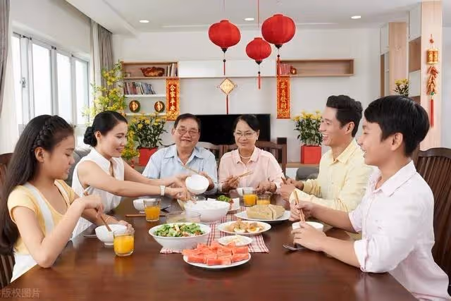 五一回娘家，丈夫囑咐我買東西不要超過400，吃了一頓飯後我懂了