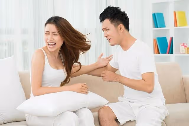 小叔子五一假期帶女友來吃飯,婆婆要給1萬1見面禮,我攪黃了婚事
