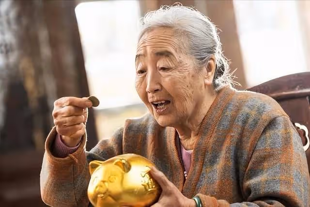我68歲,五一假期全家聚餐我做了一桌菜,女兒一句話我讓他們滾蛋