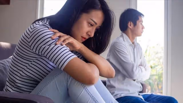 媽媽和丈夫的關係,親密得過分,在我面前竟然也不避嫌!