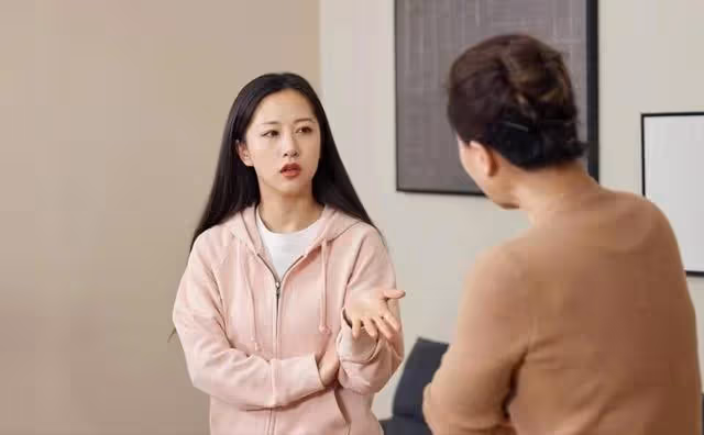 老公不作為,公公偷溜進我房間塞給我3000塊錢,我失聲痛哭
