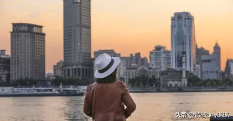 孩子突發高燒，婆婆卻怒打兒媳，兒媳一句話讓婆婆癱坐在地
