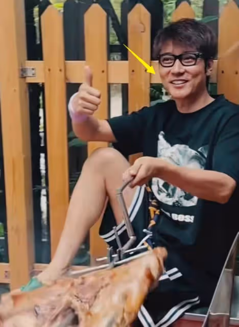 張丹峰洪欣離婚後續,兒子已改姓「洪」,洪欣和老友聚會容光煥發