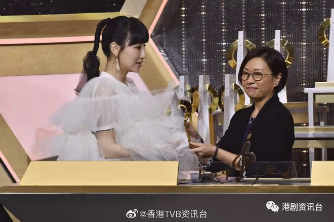 炎明熹計劃考完DSE與同學到台灣旅行!希望留港升讀大學主攻時裝設計
