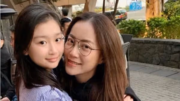 她與謝霆鋒相伴26年，未婚先孕生下女兒，網友：長得像謝霆鋒！