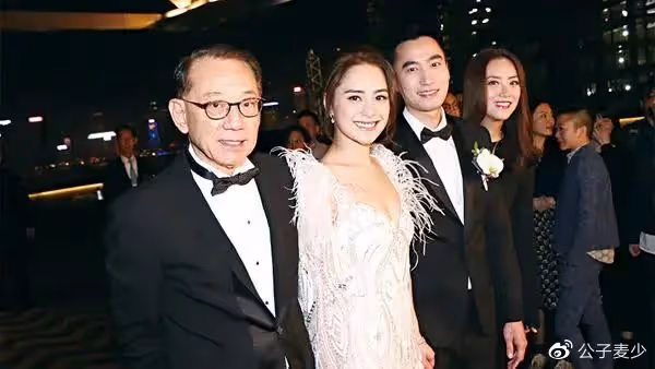 她與謝霆鋒相伴26年,未婚先孕生下女兒,網友:長得像謝霆鋒!