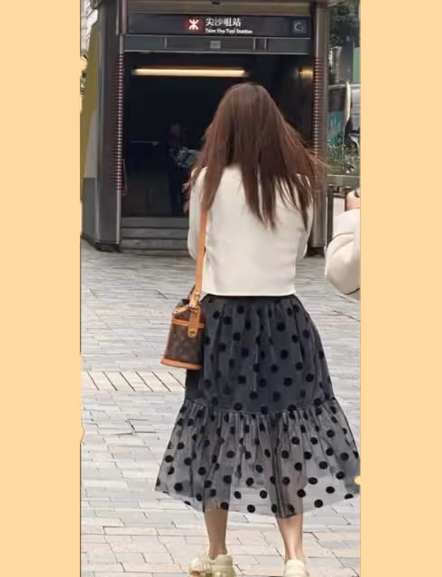 王寶強飛香港陪兒子逛街,父子同框超溫馨!女友馮清被冷落顯尷尬