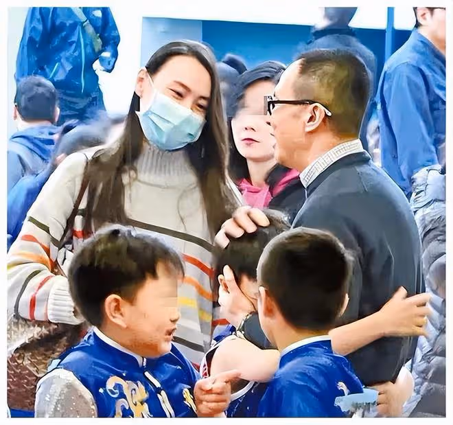 梁洛施新年送祝福,和李澤楷的關係顯微妙!大兒子李長治最受寵!