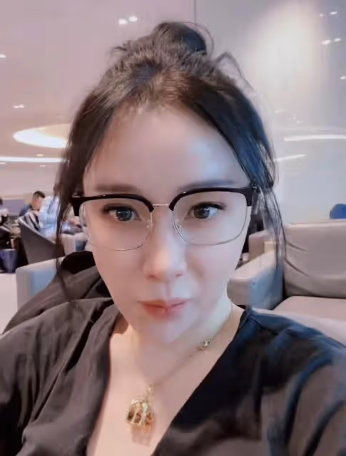 姚芊羽現身夏威夷!住豪華酒店狂購奢侈品,白皙豐腴43歲仍未婚