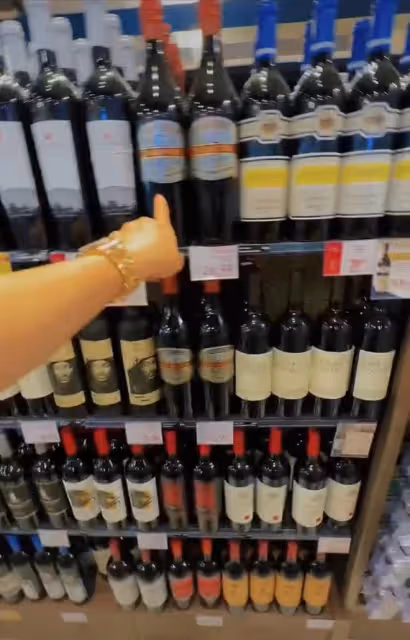 姚芊羽現身夏威夷!住豪華酒店狂購奢侈品,白皙豐腴43歲仍未婚